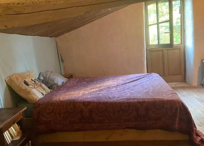 Longere En Bordure De Bois Maisonnay