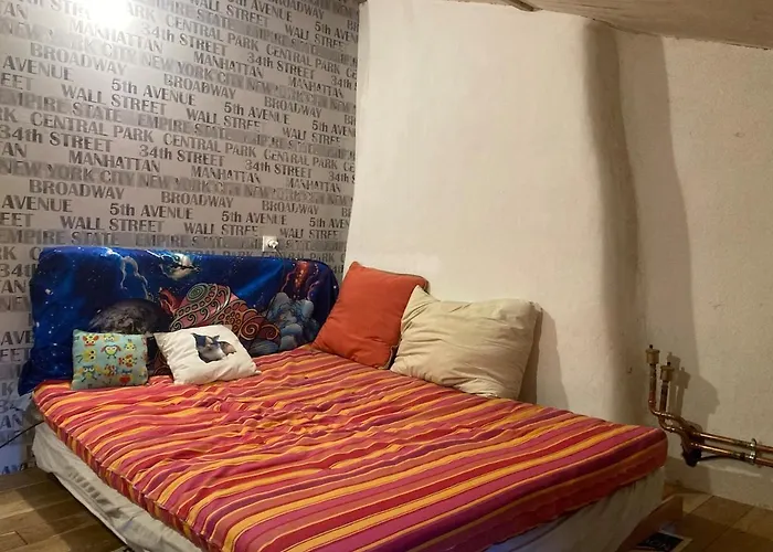 Longere En Bordure De Bois Maisonnay